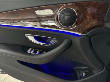 Fahrzeugabbildung Mercedes-Benz E 220d 4Matic Kamera Navi Sitzh Stop&Go Garantie