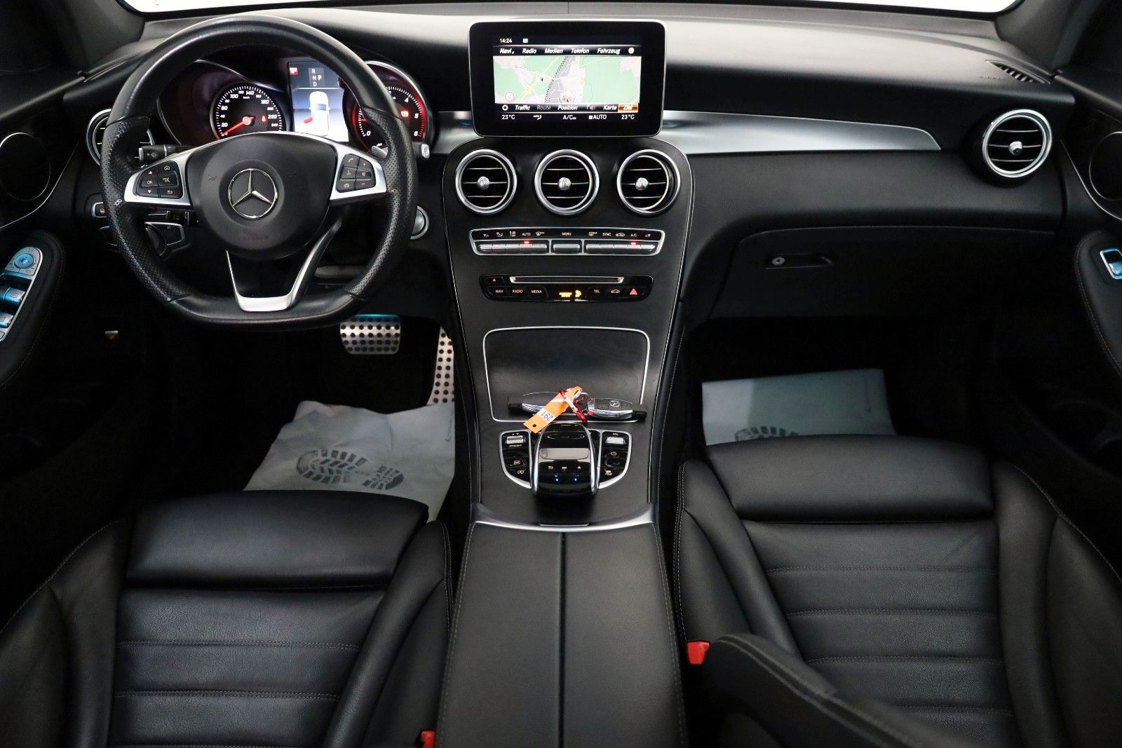 Fahrzeugabbildung Mercedes-Benz GLC 250d 4M AMG Int. Leder,Navi,LED,Panorama,+WR