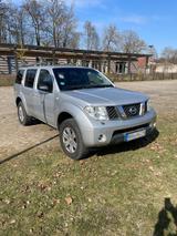 Nissan Pathfinder 2.5 dCi DPF SE SE - silberne Nissan Pathfinder