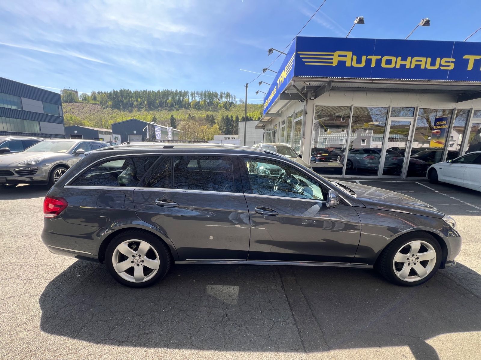 Fahrzeugabbildung Mercedes-Benz E 350 E T-Modell E 350 BlueTec 4Matic