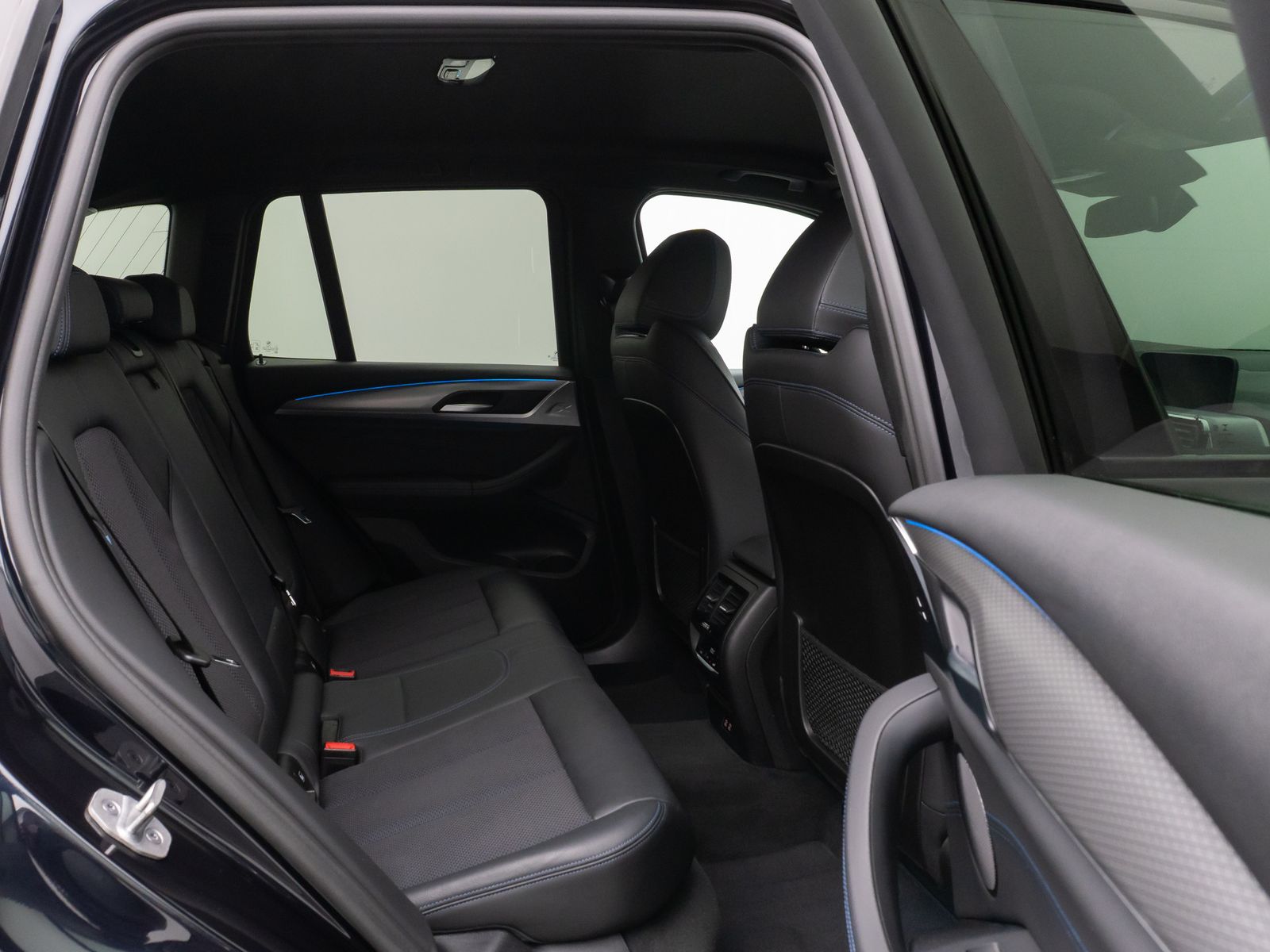 Fahrzeugabbildung BMW X3 xD30e M Sport DAB CockPit+ PDC AHK LED 19Zoll