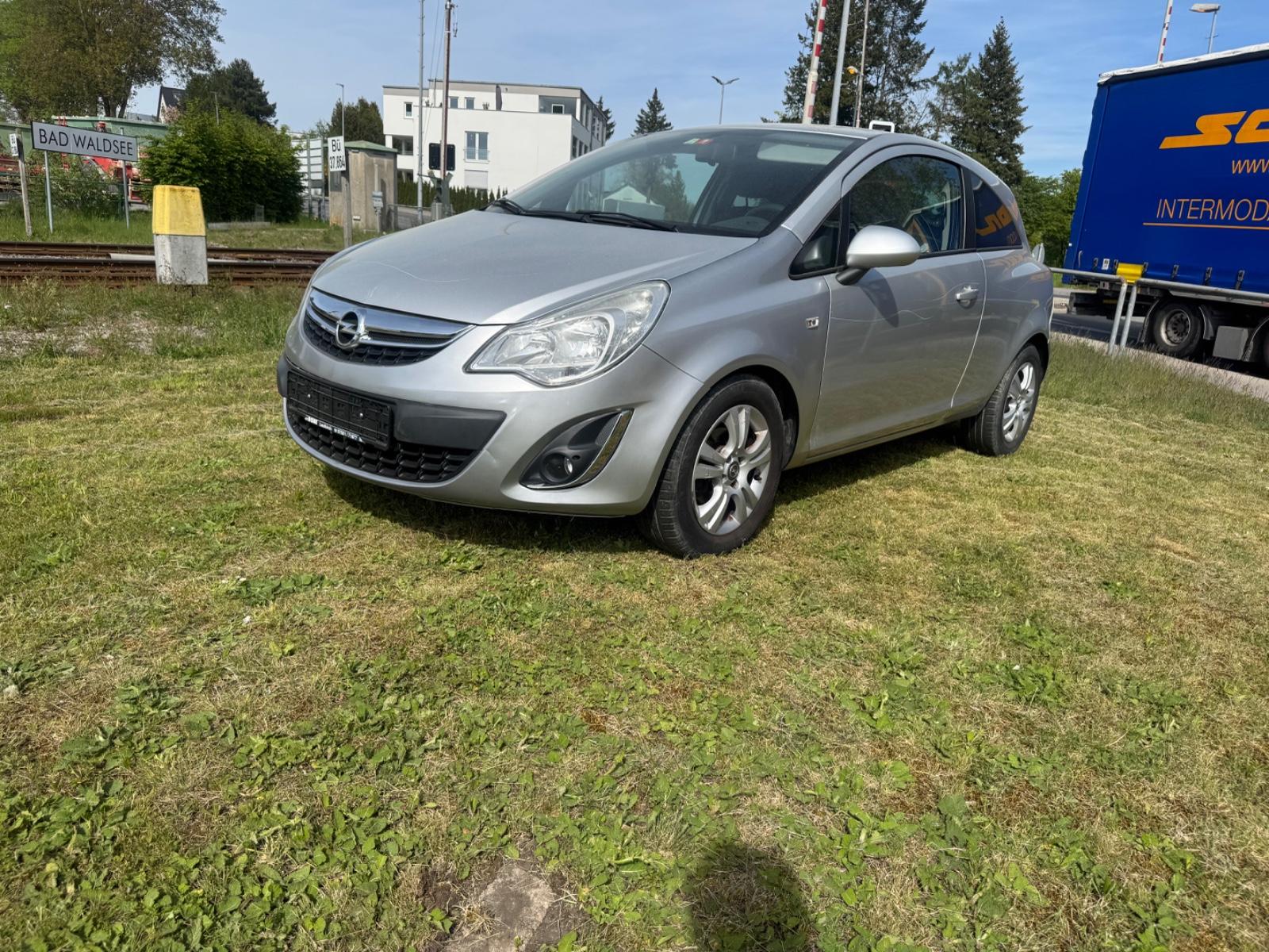 Opel Corsa D Satellite
