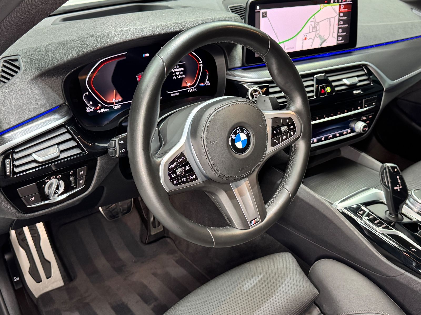 Fahrzeugabbildung BMW 520d xDrive M Sport|HEAD-UP|ACC|LASER|