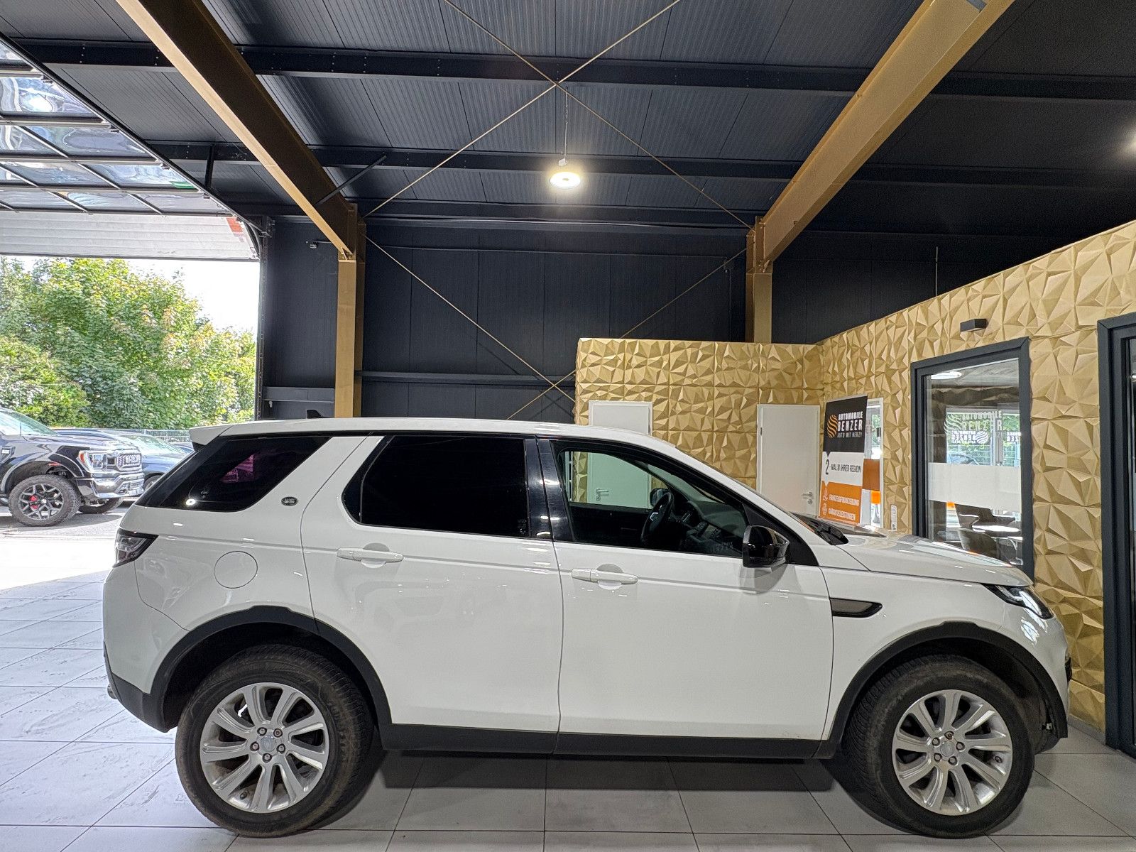 Fahrzeugabbildung Land Rover Discovery Sport Pure/PDC/SHZ/KLIMA/SPURHALTEASS.