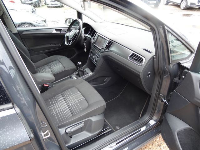Fahrzeugabbildung Volkswagen Golf Sportsvan VII Lounge/Xenon/Euro6/150PS/AHK/