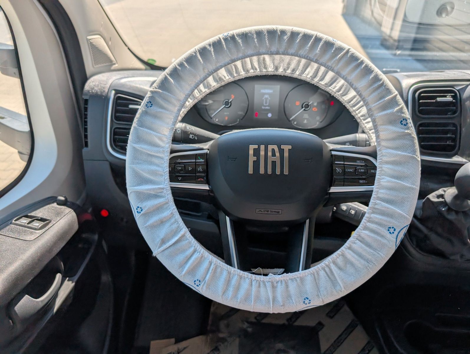 Fahrzeugabbildung Fiat Ducato Serie 2 Maxi 35  L4 Koffer 180 MT LBW