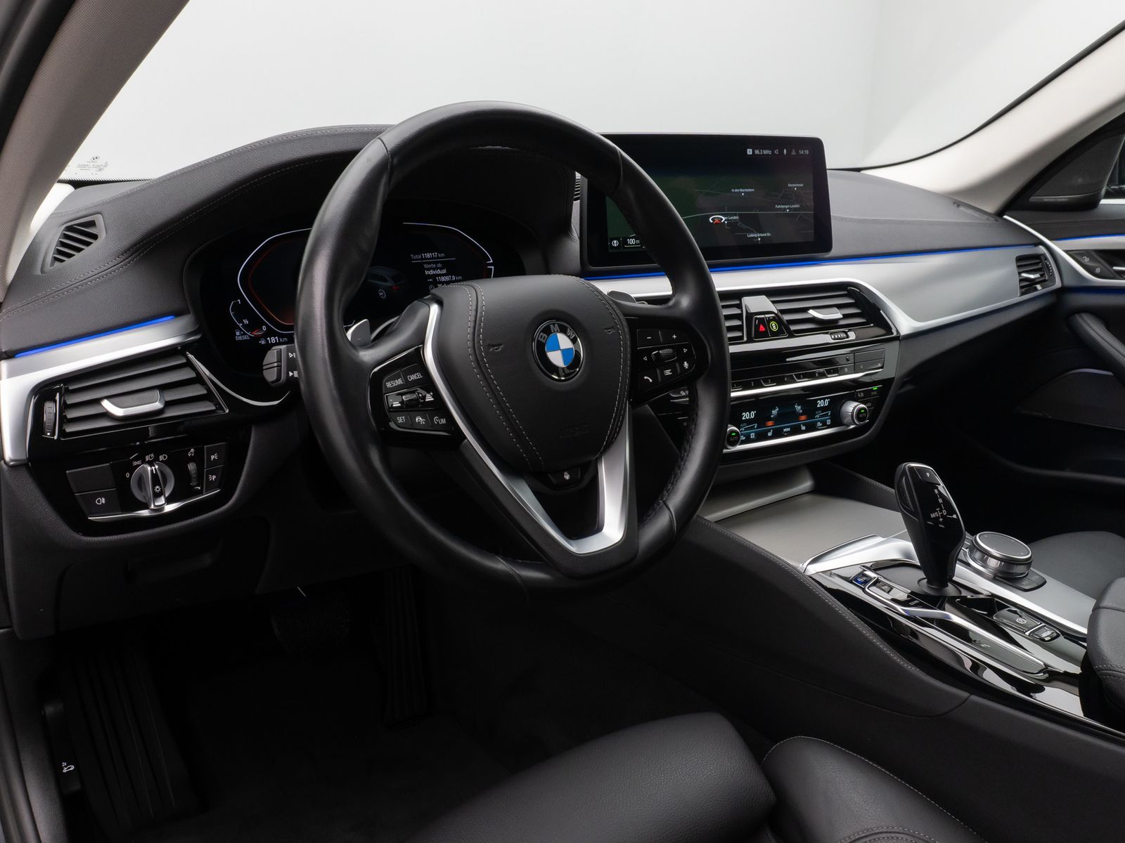 Fahrzeugabbildung BMW 530d xD Luxury Line Kamera HUD DAB H/K Laser AHK