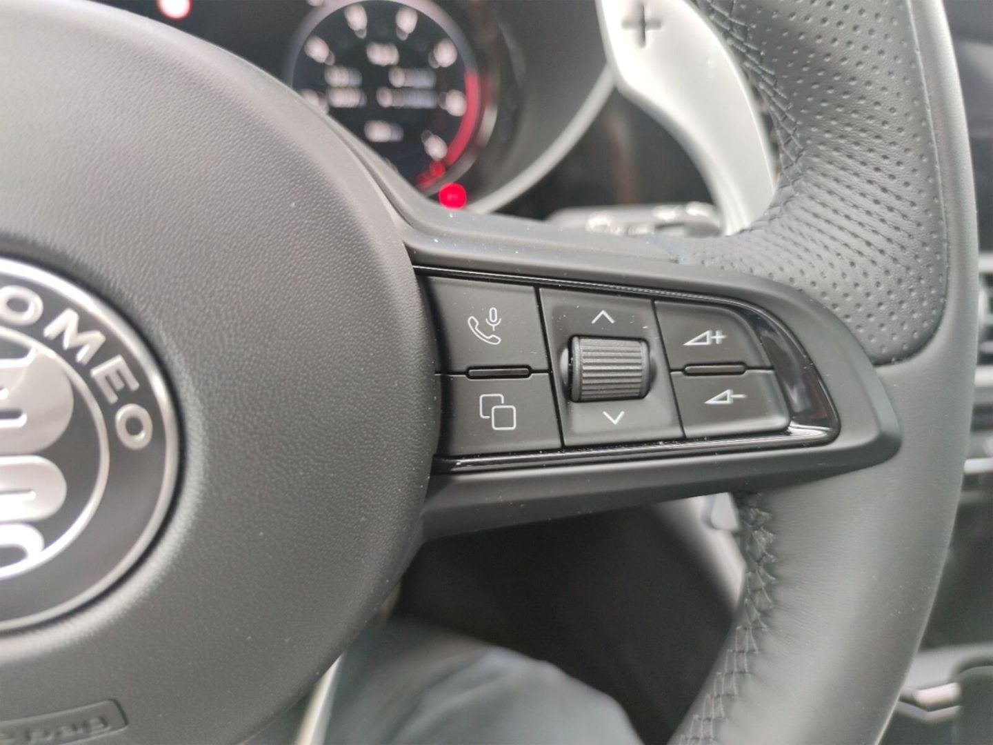 Fahrzeugabbildung Alfa Romeo Giulia 2.0 Turbo16V Q4 Veloce +PANO+HARMAN&KARDO