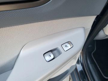 Fahrzeugabbildung Hyundai KONA Elektro 64kWh Premium NAVI LEDER SITZP SD