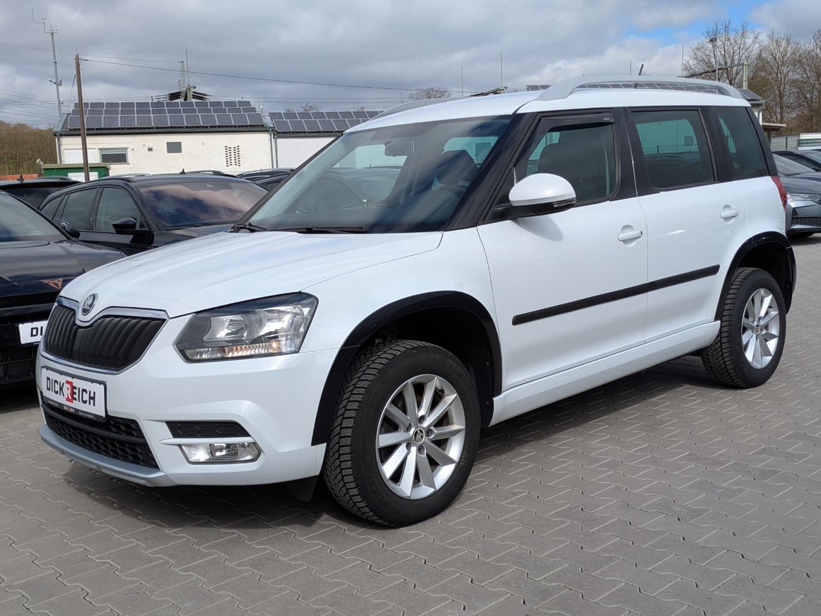 Fahrzeugabbildung SKODA Yeti 2.0 TDI Ambition 4x4 AHK*TEMP*PDC*SHZ