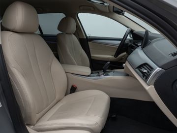 Fahrzeugabbildung BMW 530e xD Kamera Laser HUD DAB HiFi AHK ACC Komfor