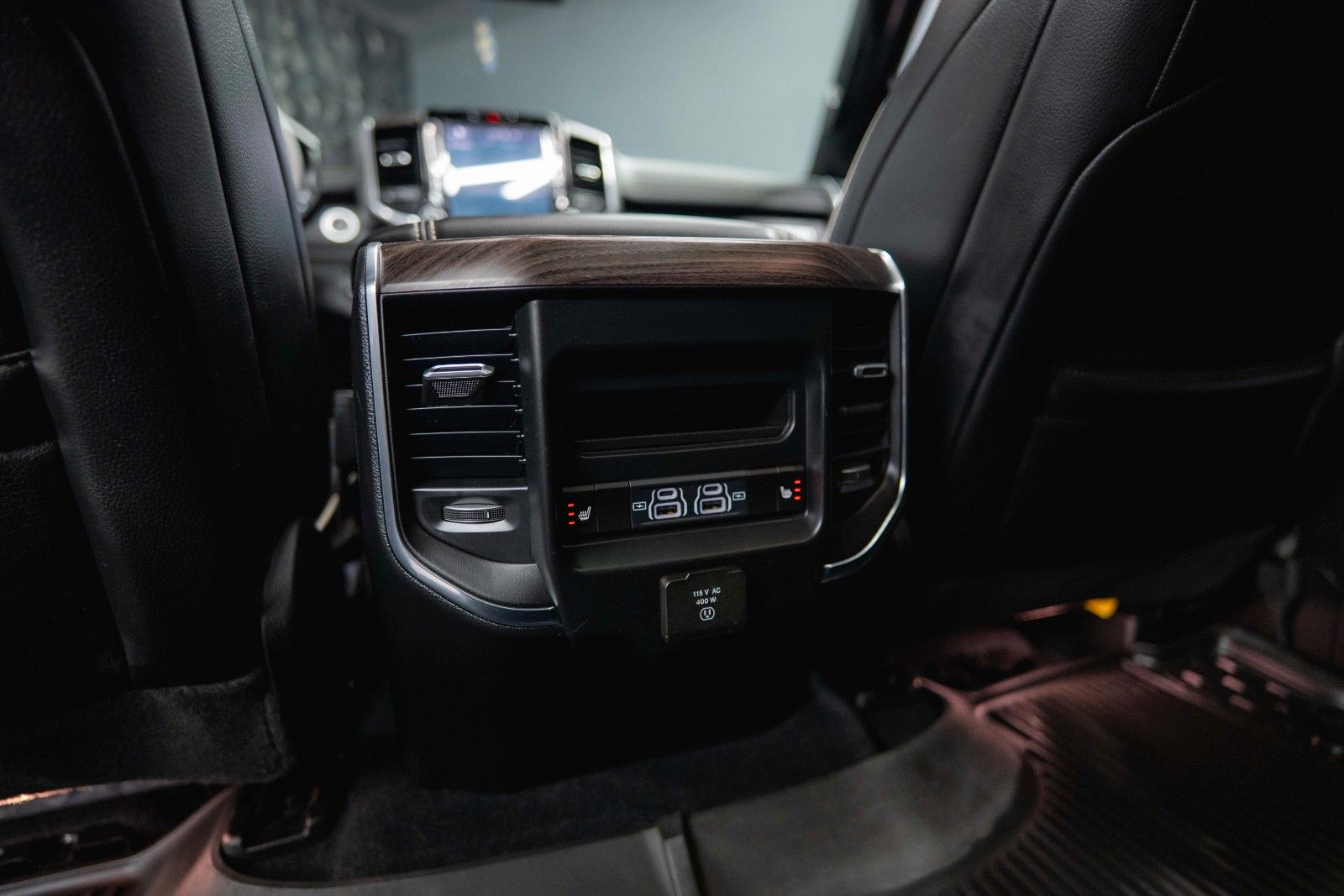 Fahrzeugabbildung Dodge RAM 3.0 MY 25 TWIN TURBO LARAMIE Night Pano ACC