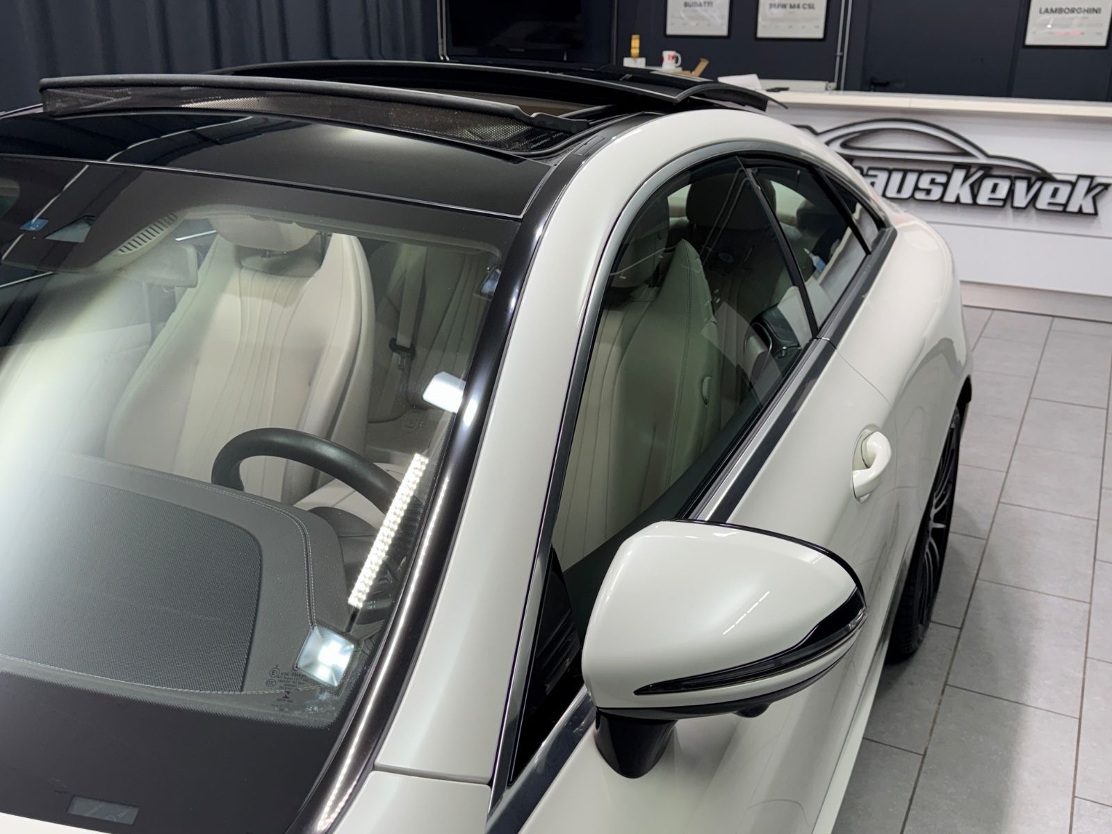 Fahrzeugabbildung Mercedes-Benz E 300 Coupe|AMG-LINE|WIDE-SCREEN|PANO|DESIGNO|
