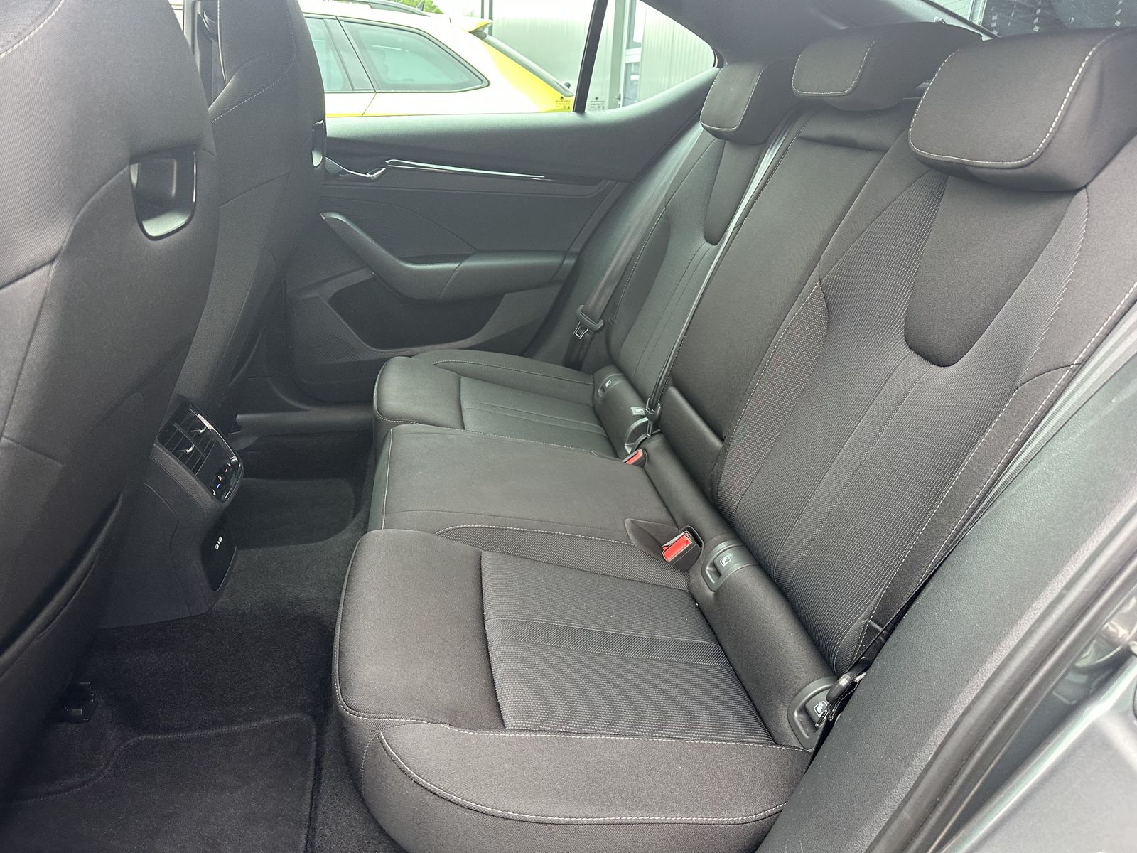 Fahrzeugabbildung SKODA Octavia 2.0 TDI DSG Sportline DSG NAV+LED+ACC+HU