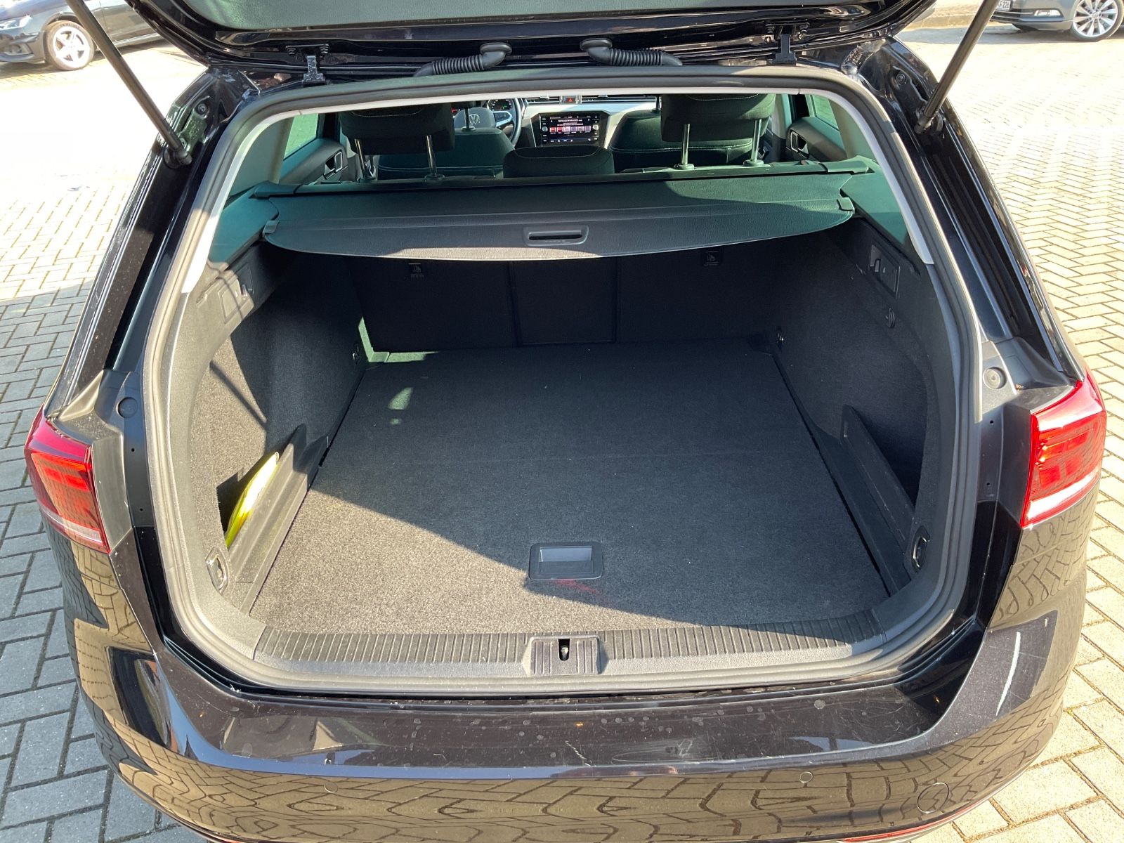 Fahrzeugabbildung Volkswagen Passat 2.0 TDI SCR DSG Busi,Kamera,ACC,CarPlay