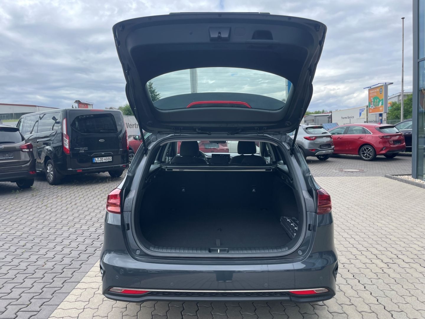 Fahrzeugabbildung Kia Ceed_sw Kamera Verkehrszeichenerk Klima Tempomat