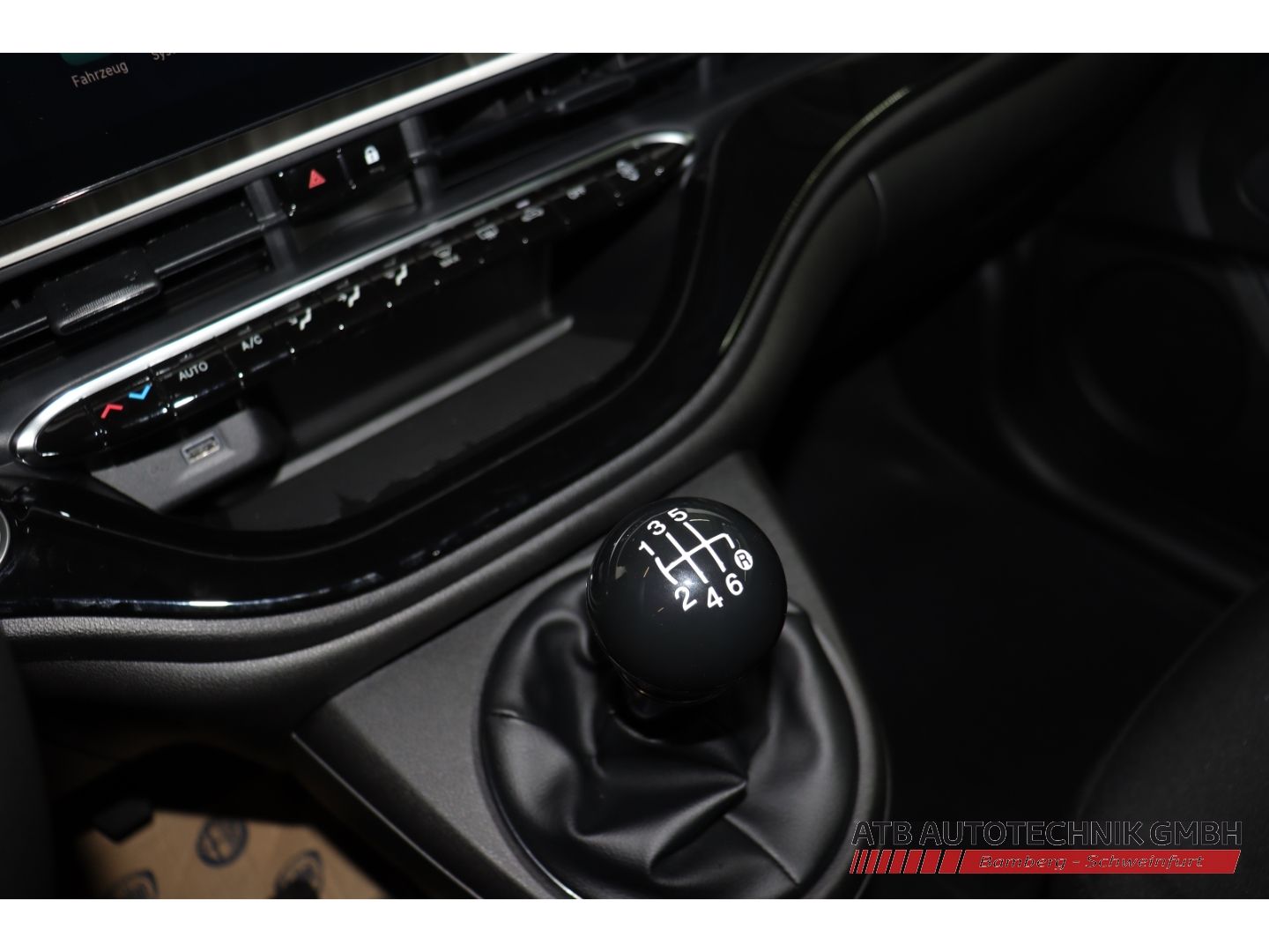 Fahrzeugabbildung Fiat 500 ICON + Komfortpaket Hybrid 1.0l PDC Rückfahr