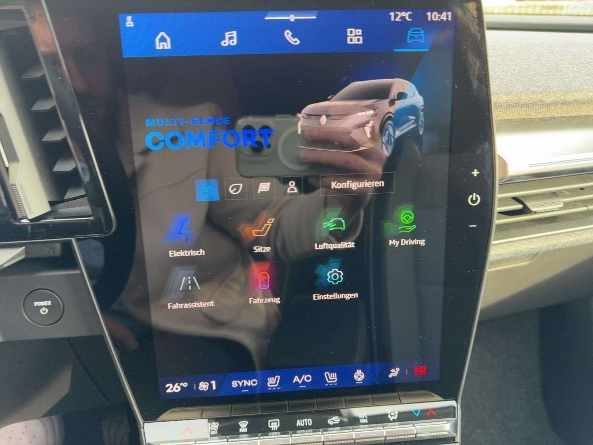 Fahrzeugabbildung Renault Scenic TECHNO E-TECH 220 LONG RANGE GJR - mit KI generiert/bearbeitet