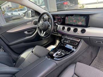 Mercedes E 220 - 12
