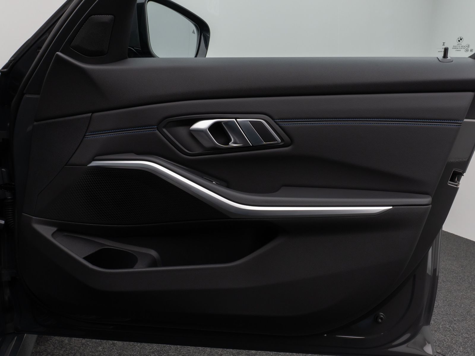 Fahrzeugabbildung BMW 330e xD M Sport Kamera DAB HiFi Komfort Panorama