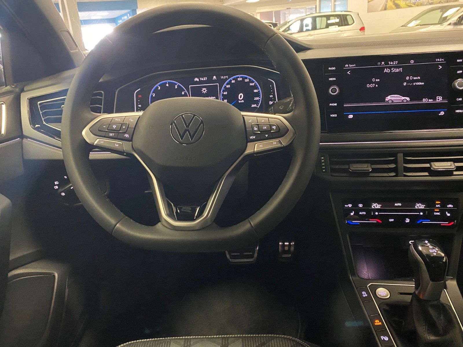 Fahrzeugabbildung Volkswagen Taigo 1.5 TSI DSG R-Line+MATRIX LED+18"ALU+KAMER
