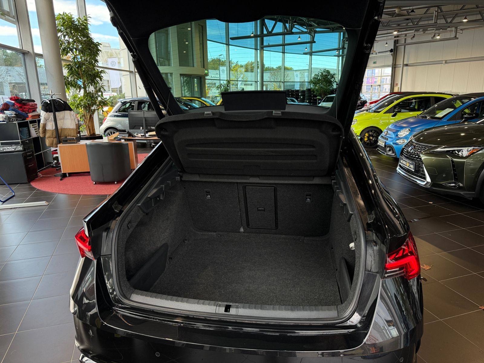 Fahrzeugabbildung SKODA Octavia Lim. RS RFK ACC HUD LED