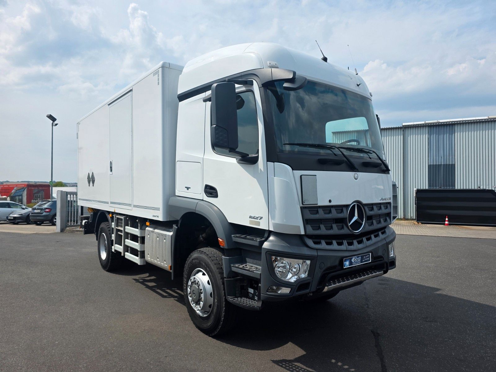 Fahrzeugabbildung Mercedes-Benz Arocs 1827 A 4x4 LBW Tür+Treppe Schalter 2 Stück