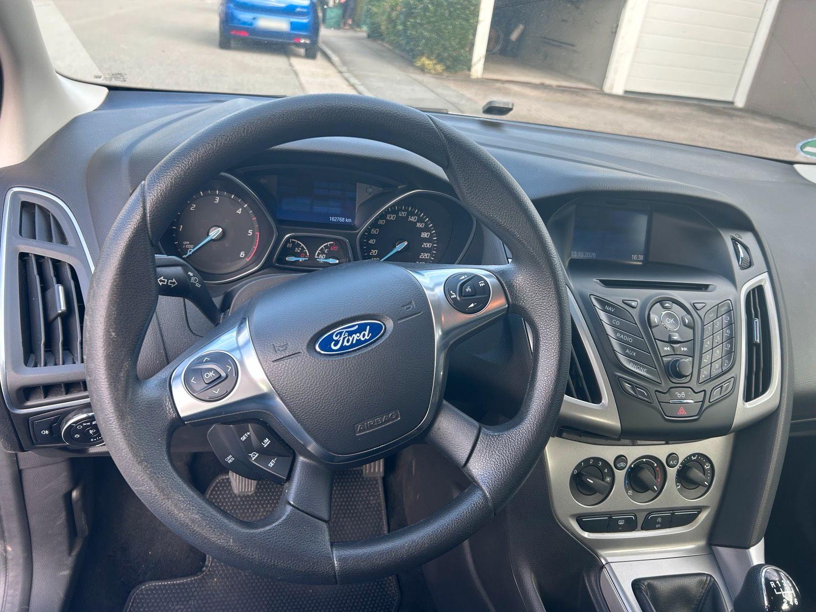 Ford Focus 2013 — photo 8