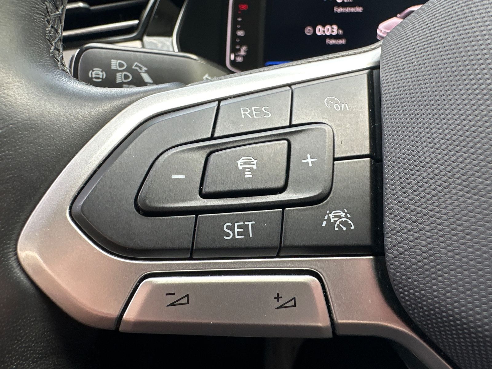 Fahrzeugabbildung Volkswagen Passat Variant Elegance NAV+IQ-LIGHT+ACC+360°+VC