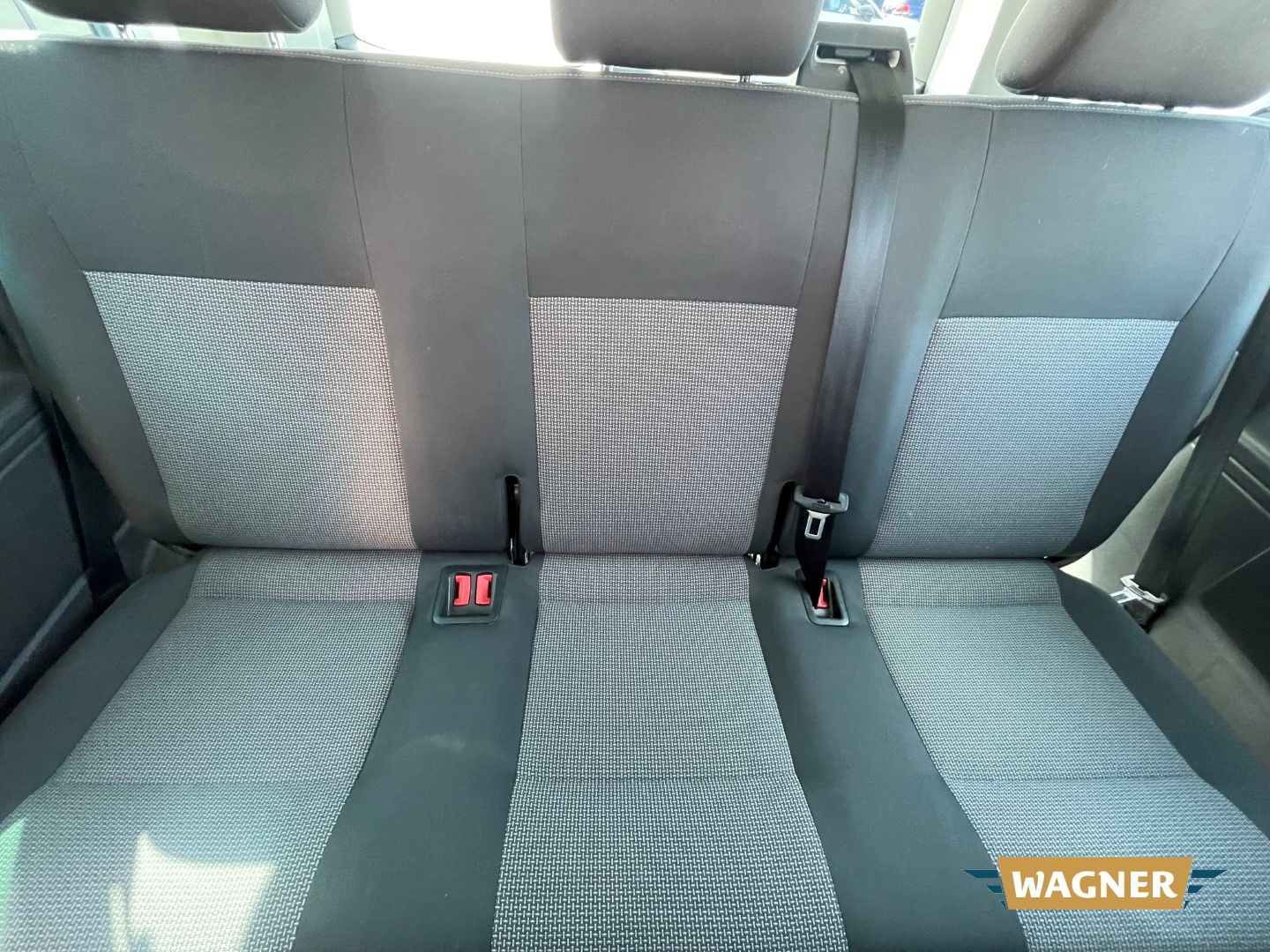 Fahrzeugabbildung Volkswagen T5 Caravelle Comfortline lang 2.0 BiTDI 9-Sitzer