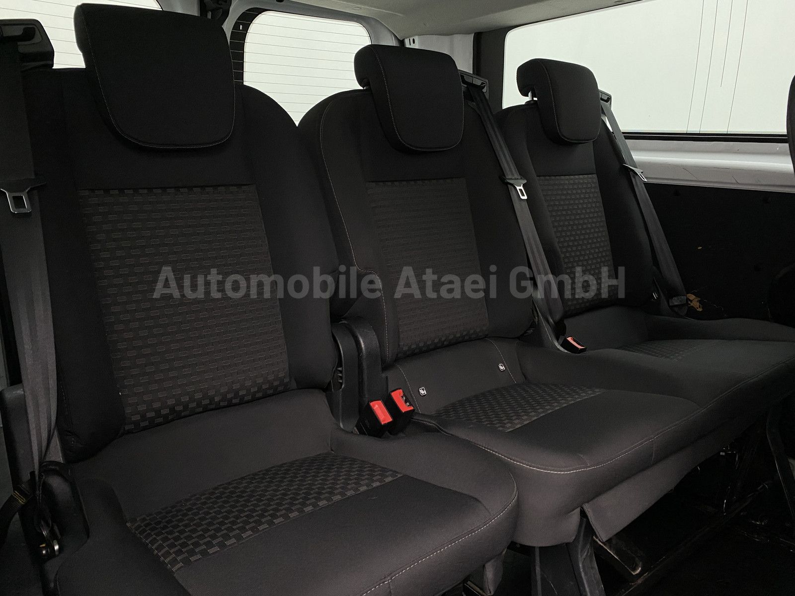 Fahrzeugabbildung Ford Transit Custom 340 L2 *9-Sitzer* AHK 2,4t 0963