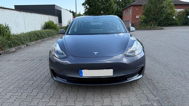 TESLA Model 3 Allradantrieb mit Dualmotor Performa...