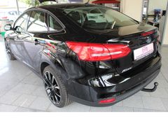 Fahrzeugabbildung Ford Focus Lim.18 Zoll,Alu,Sitzheizung,PDC,AHK
