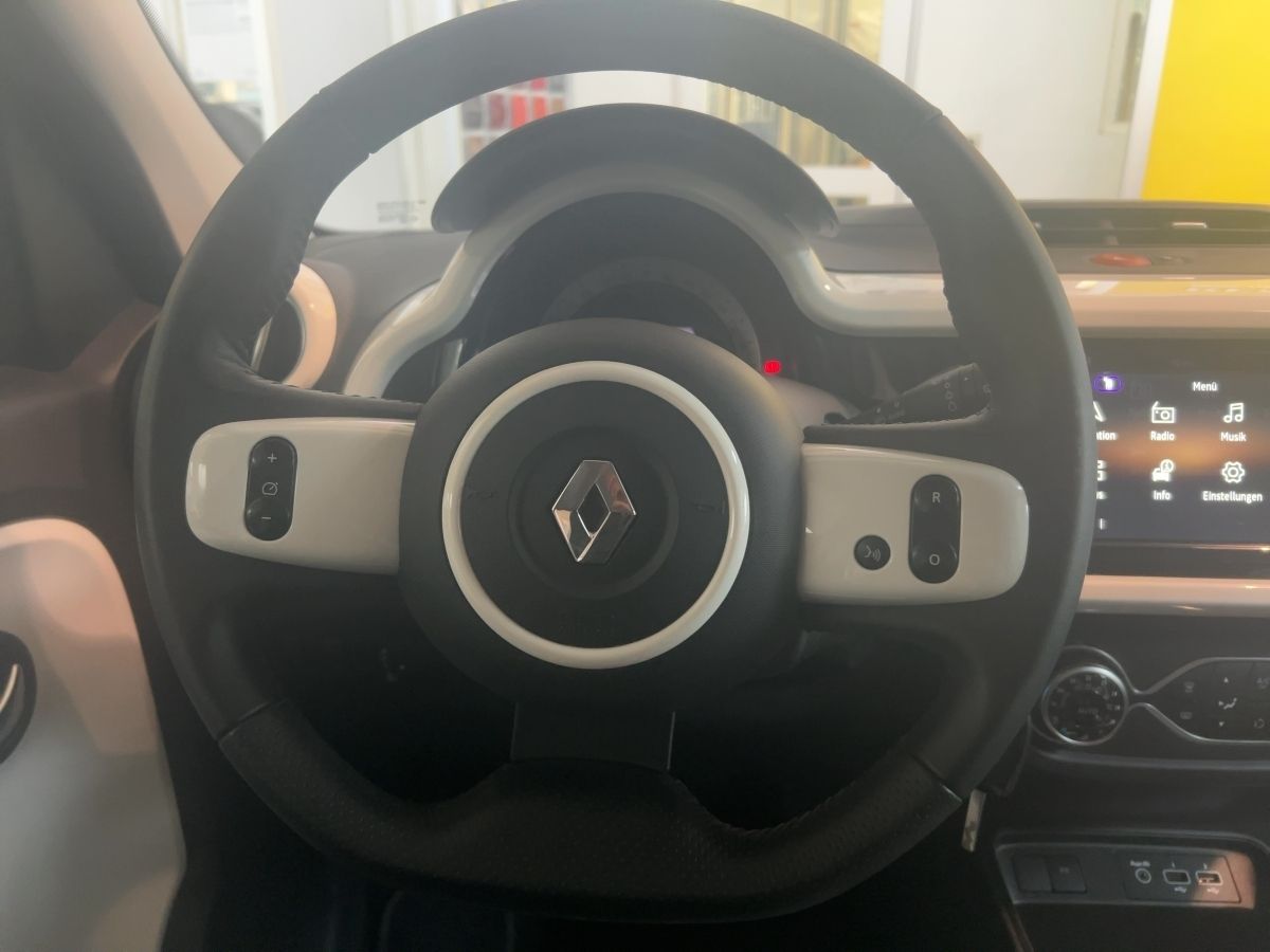 Fahrzeugabbildung Renault Twingo E-TECH Techno GJR SHZ Kamera
