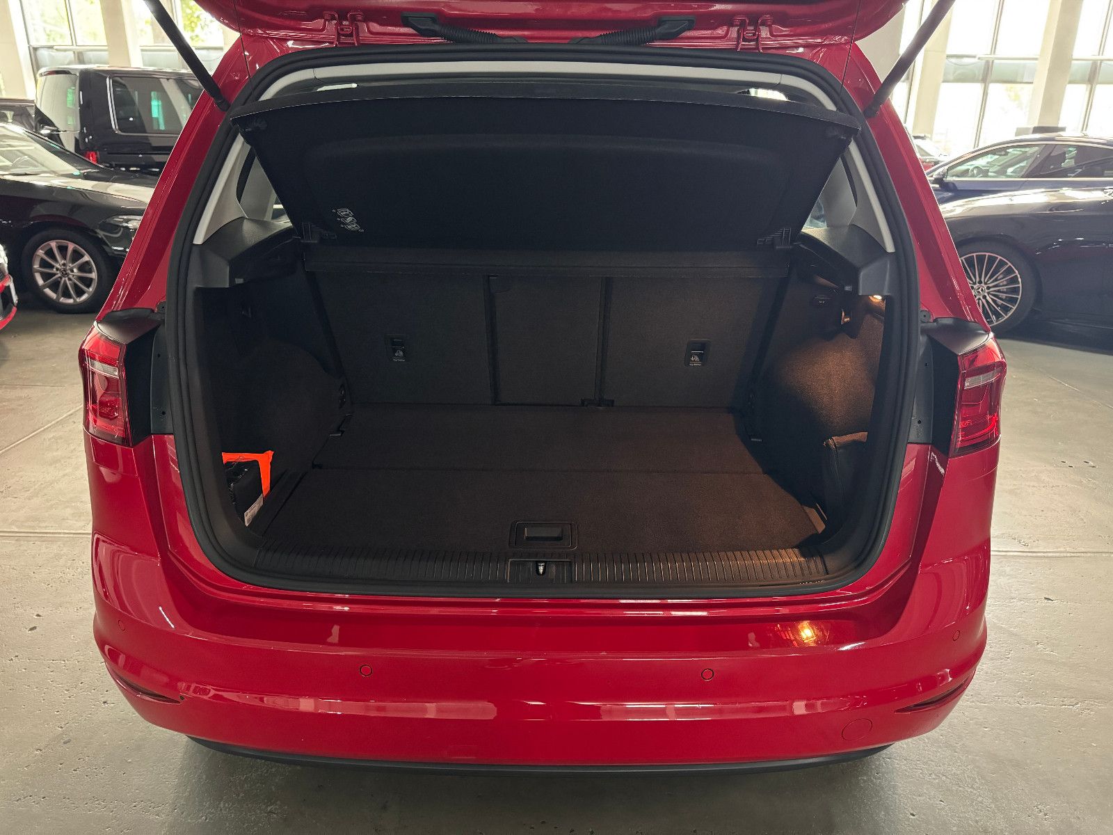 Fahrzeugabbildung Volkswagen Golf 7 TSI SPORTSVAN COMFORTLINE MEDIA PAKET 1.H