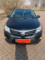 Toyota Avensis Combi 2,2-l-D-4D Automatik Edition E... - Toyota Avensis mit Diesel-Antrieb: Combi