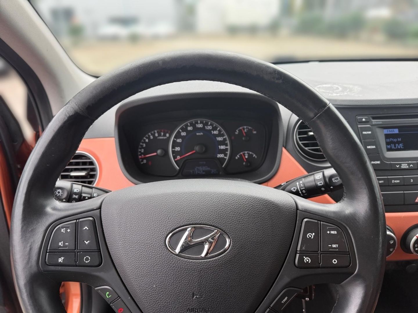 Fahrzeugabbildung Hyundai i10 1.0 FIFA WORLD CUP ALLWETTER+KLIMA+SHZ