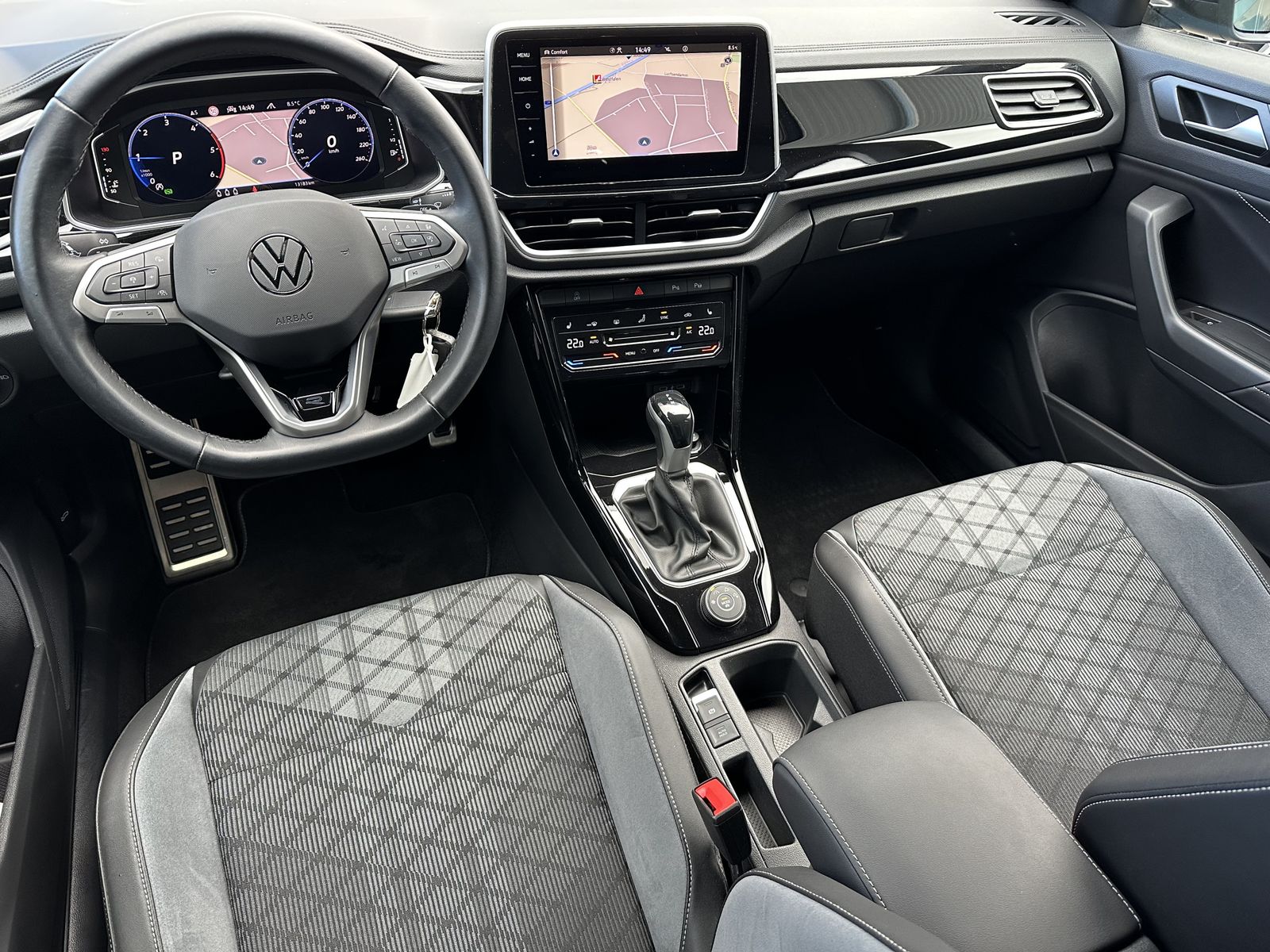 Fahrzeugabbildung Volkswagen T-Roc 2.0 TDI R-Line 4Motion NAV+LED+V-COCK+KAM