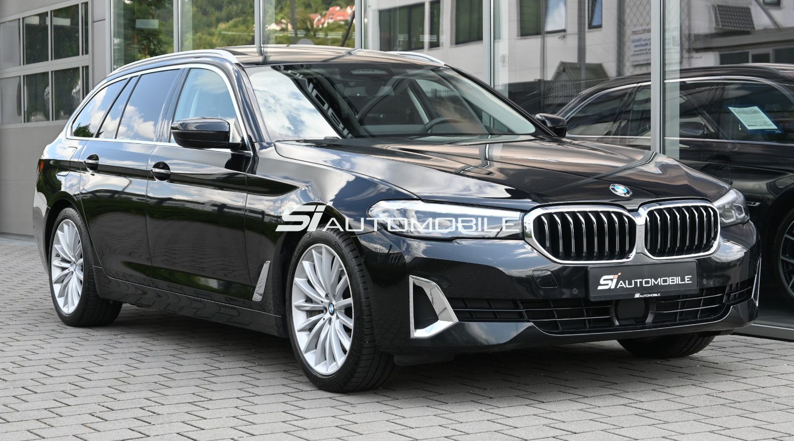 Fahrzeugabbildung BMW 530d xDr Touring Lux. °ACC°AHK°PANO°STANDHEIZUNG