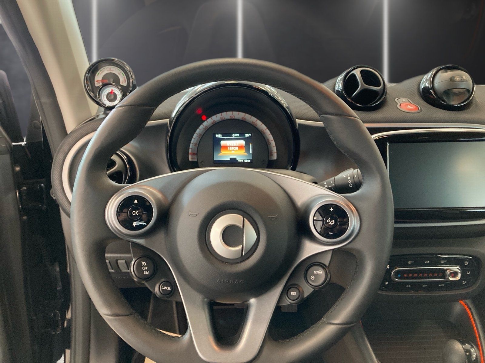 Fahrzeugabbildung Smart smart EQ fortwo Exclusive*Pano*LED*Kamera*22kW*