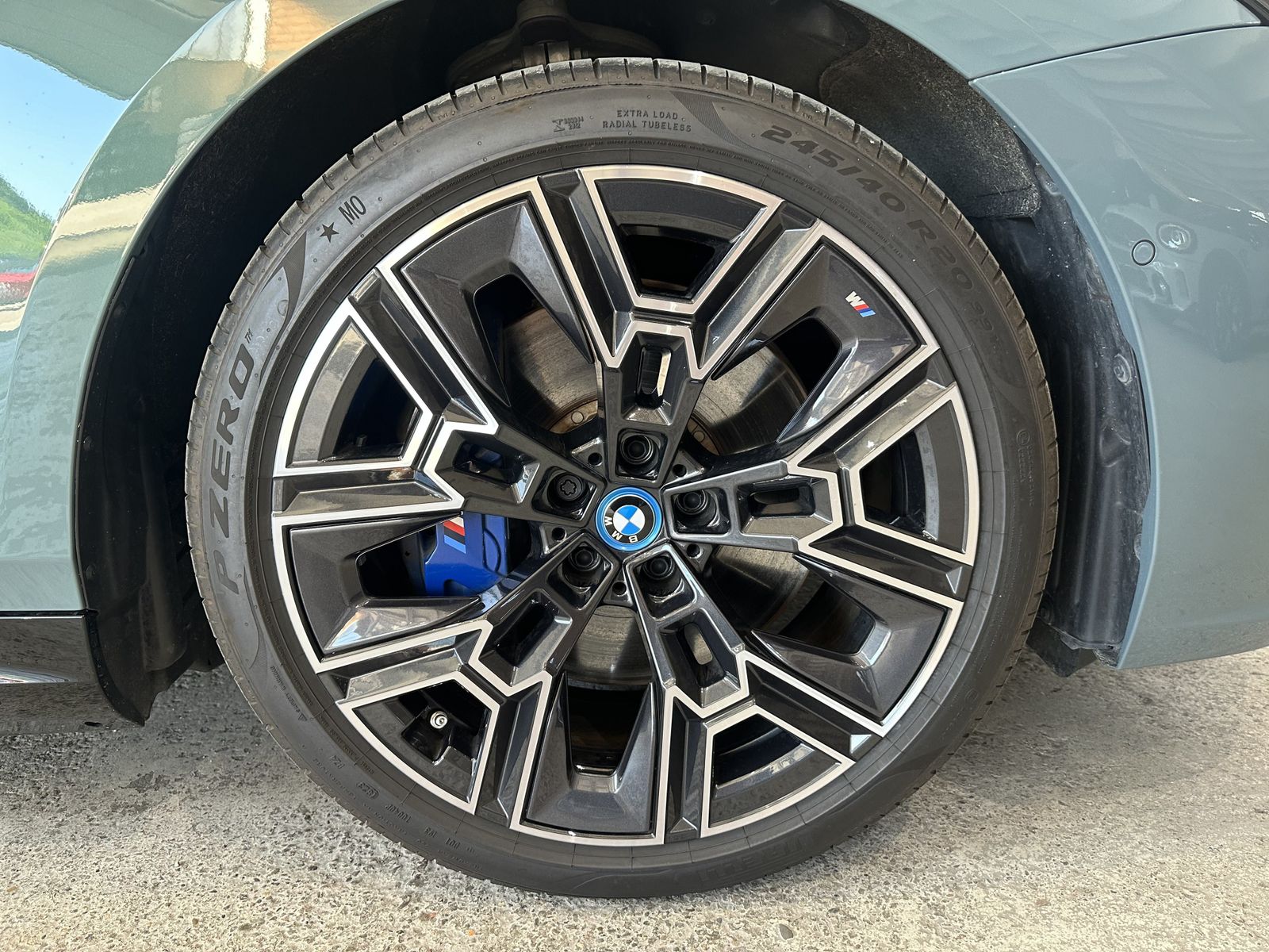 Fahrzeugabbildung BMW i5 eDrive40 Glasdach Bowers & Wilkins