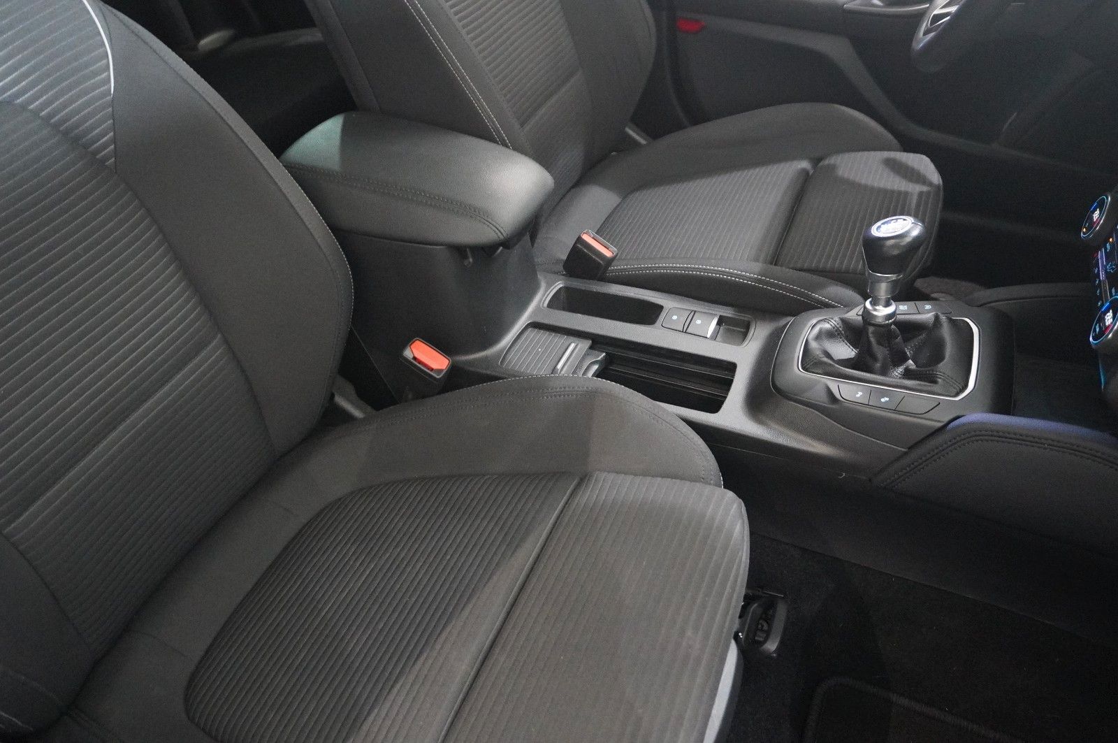 Fahrzeugabbildung Ford Focus Turnier 1.5D TITANIUM NAVI/LED/KAMERA/DAB+