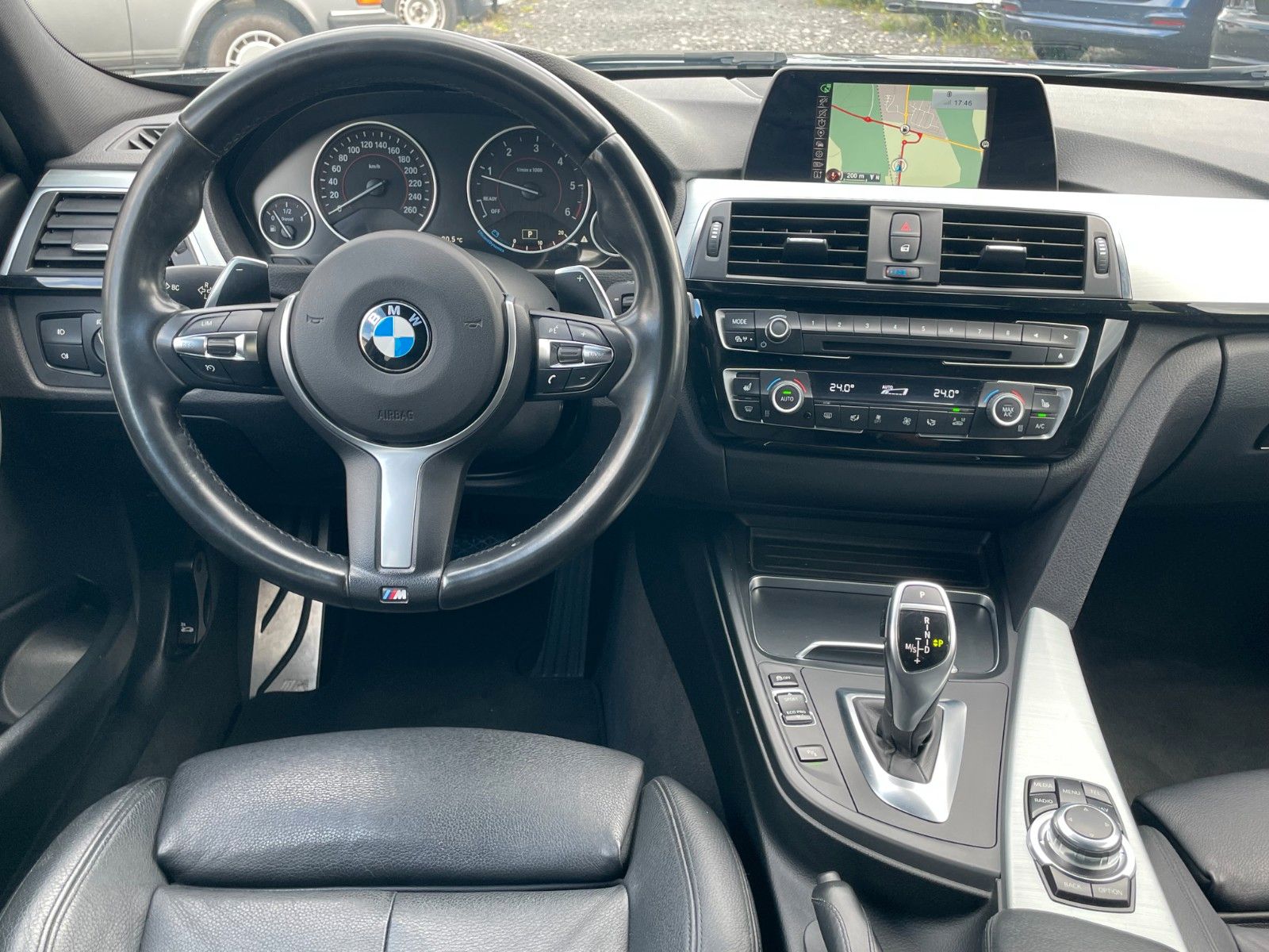 Fahrzeugabbildung BMW 320d xDrive Sport-Aut. M SPORTPAKET Navi LED AHK