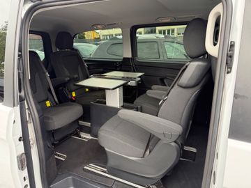 Mercedes V 220 - 4