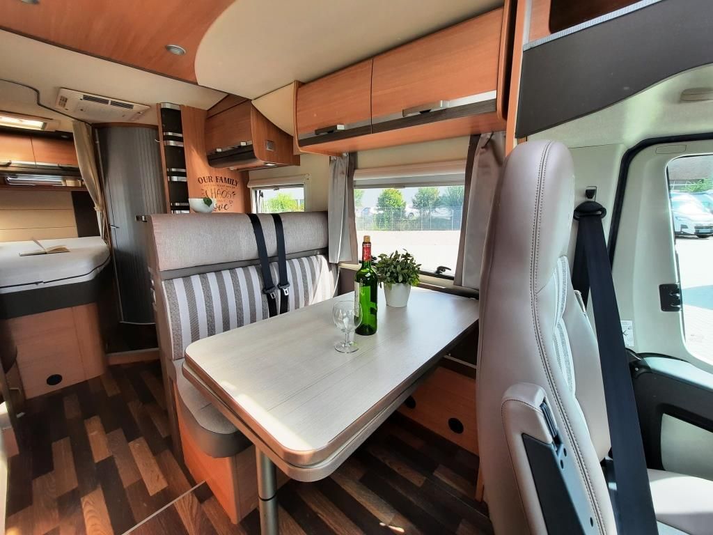 Fahrzeug Übersicht 9 Fahrzeugabbildung Knaus Sky Wave 650 MF Celebration25 Dachklima, Hubbett