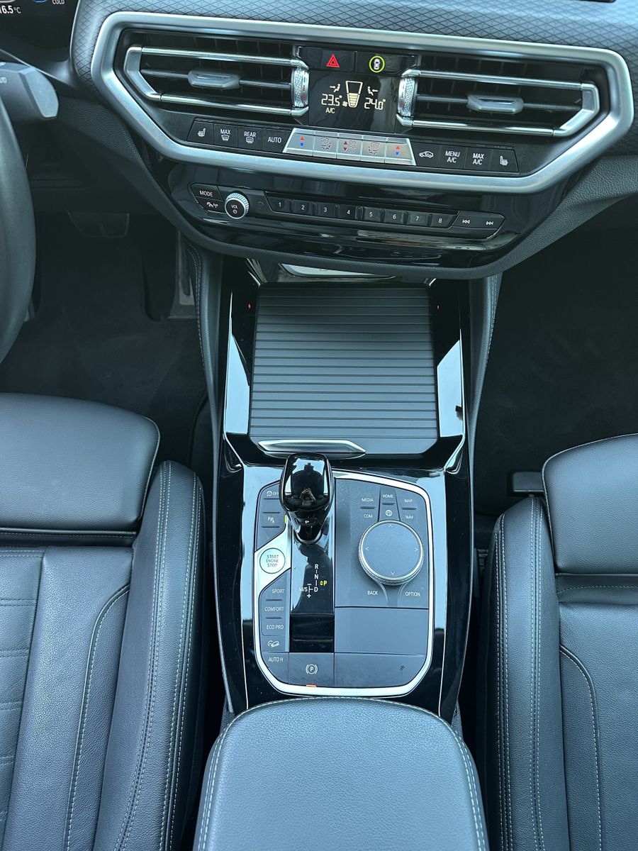 Fahrzeugabbildung BMW X4 xDrive20d M-Sport NAV+LED+AHK+20ZOLL+ACC+HIFI