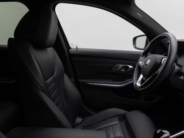 Fahrzeugabbildung BMW 320d Tour Sport Line AHK Standheizung LaserLicht