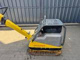 Wacker DPU6555 Rüttelplatte - Wacker LKWs