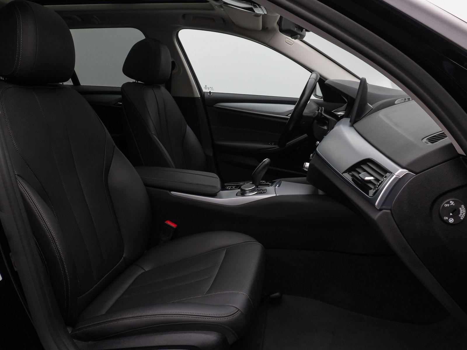 Fahrzeugabbildung BMW 530e Panorama Kamera DAB Leder Alarm AHK