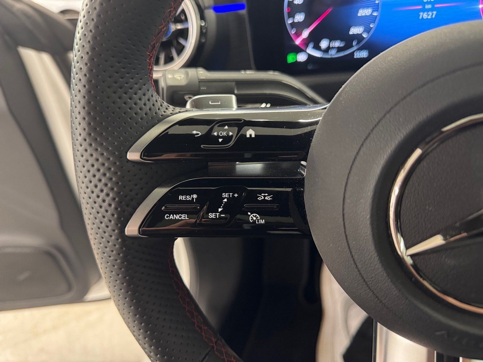 Fahrzeugabbildung Mercedes-Benz CLA 200 AMG Plus*Night*Pano*Distr*AHK*Totwin*HUD